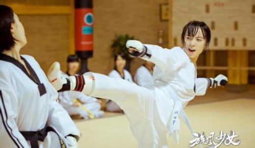 《旋风少女》15-17集全集剧情介绍 三角恋展开杨洋献吻