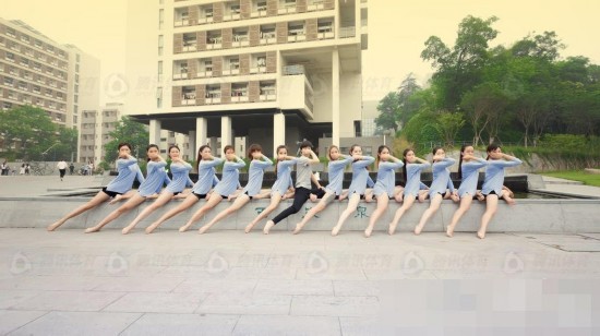 厦大美女毕业照走红 盘点另类创意毕业照