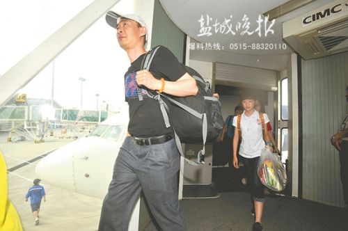 重庆盐城大连航线首航 鲜活水产品飞抵重庆