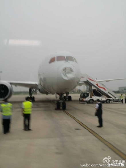 American Airlines Boeing 787 Beijing off after being head of the hail damaged return