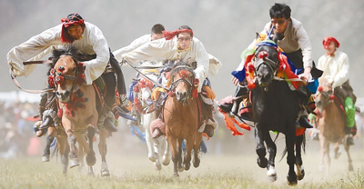 为期3天的青海玉树赛马会在结古闭幕
