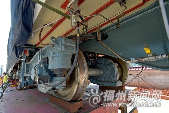 福州首列地铁列车笑嘻嘻进家门 设计时速80公