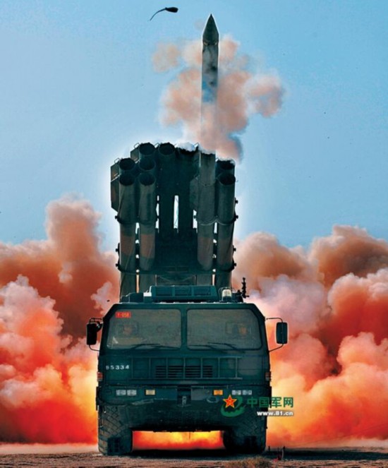 解放军多型导弹火炮震撼发射瞬间(组图)