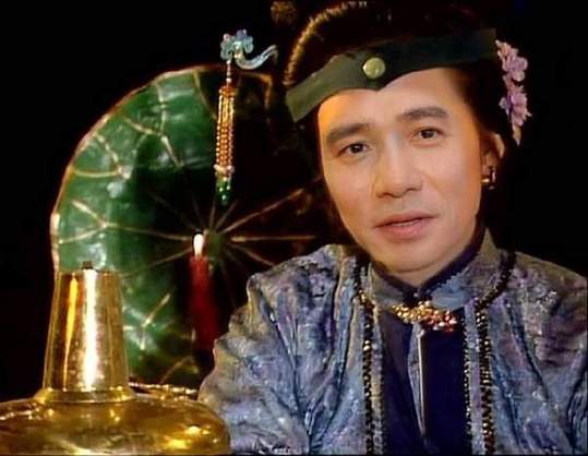 杨幂成贾乃亮老爸出轨对象 惨烈PS刘恺威被换