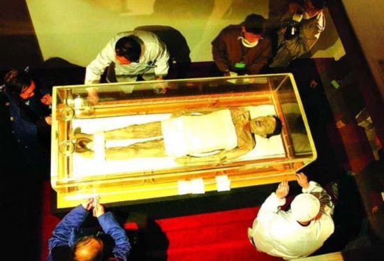 马王堆惊现汉墓 揭 千年女尸 不腐之谜