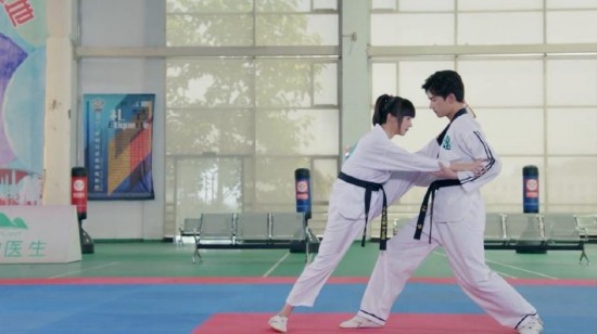 <em>旋风少女全集</em>剧情介绍15-16集:喻初原出国 百