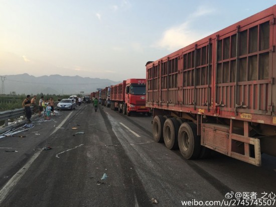 山西发生一起交通事故 9人死亡2人受伤(高清组