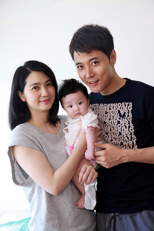 张丹峰洪欣合体秀恩爱 揭张丹峰老婆个人资料女儿萌照