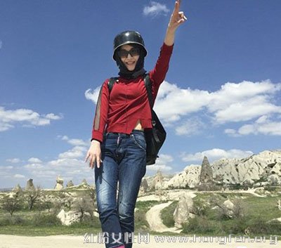 《花儿与少年2》许晴各种围巾丝巾混搭 低调不