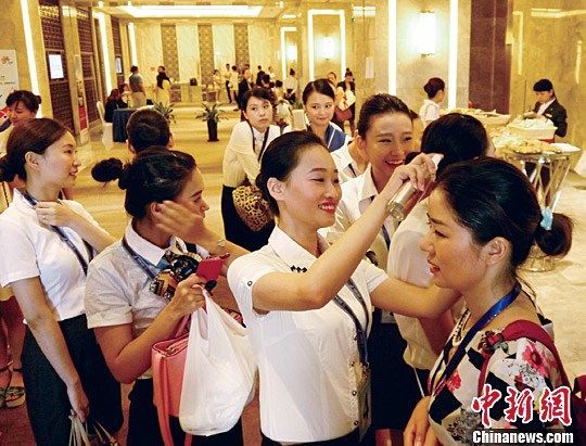 中国空乘招聘首现妈妈空姐