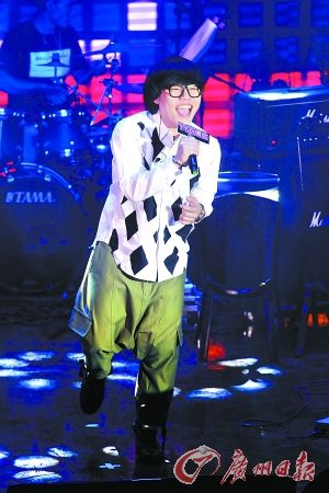 李琦自爆<em>喜欢</em>吃货型<em>长腿美女</em>--重庆视窗--人民