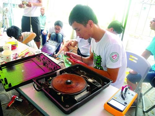 广西师范大学志愿者到毛塘社区开展暑期社会实