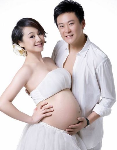 baby被指<em>怀孕黄</em>晓明求签问道 绝美大肚照比拼