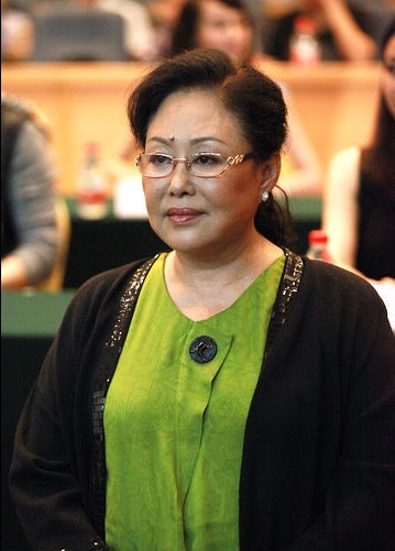 逆生长中老年女星赛少女:46岁翁虹秀背许晴卖