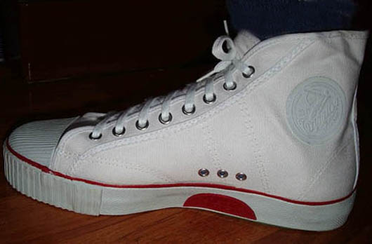 毛泽东时代的中国十大名牌:回力鞋、凤凰自行