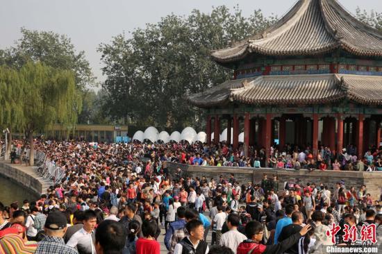 官方今年五提落實帶薪休假 將鼓勵周末小短假