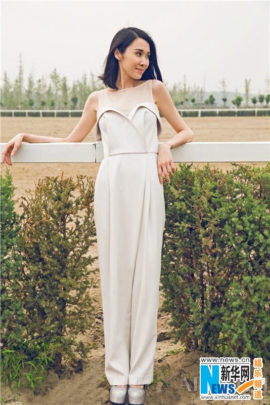 陈丽娜时尚写真曝光 摩登女郎展现优雅魅力