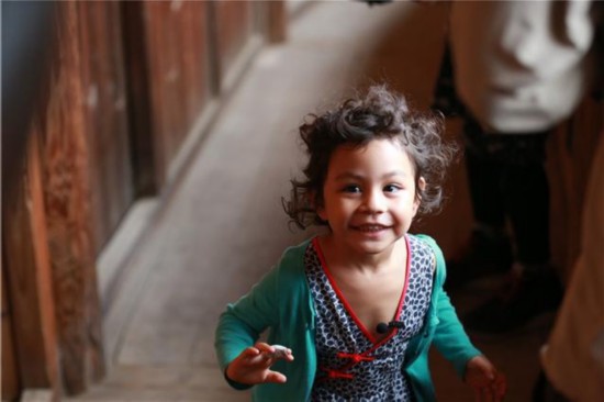 诺一霸气搂妹妹 爸爸去哪儿第三季:胖轩霓娜最