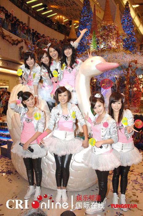 图揭黑涩会美眉成员现状:昆凌嫁周杰伦 杨可涵