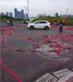 四川泸州官员被曝买车 放鞭炮庆祝大摆宴席(图