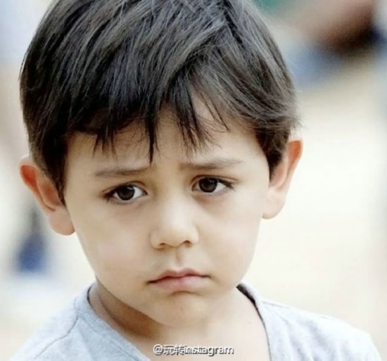 诺一霸气搂妹妹 刘烨儿子诺一女儿霓娜萌照盘