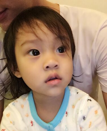 贾乃亮晒甜馨近照 爆料甜馨自觉主动问候粉丝