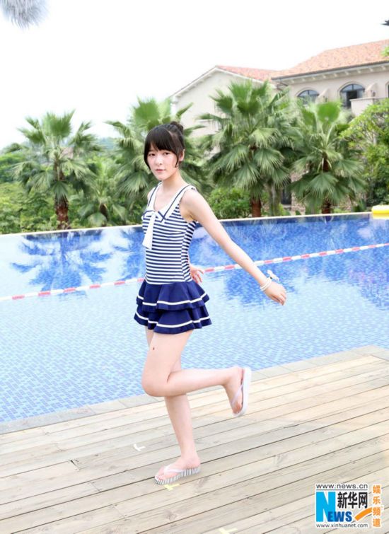 徐娇穿泳装庆18岁成人礼 变淑女展婀娜身材