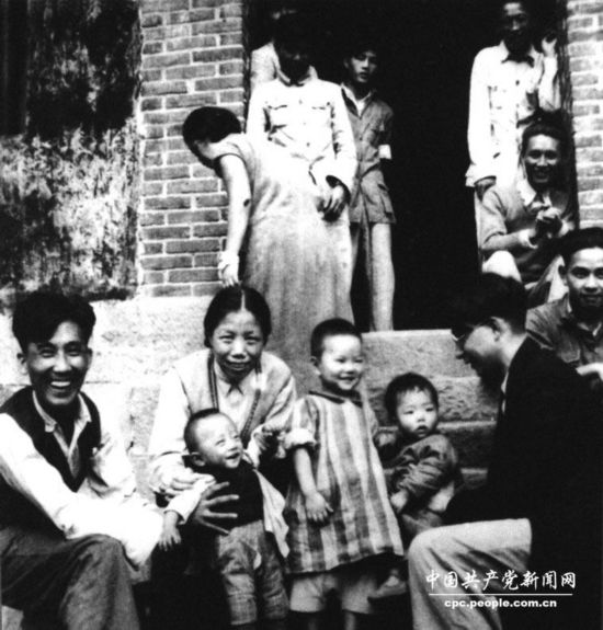 周恩来夫人邓颖超与母亲旧照 给中共中央关于