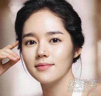鼻翼在相术上称"兰台","金柜",相当于保险金库,女性鼻翼有痣,主能