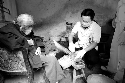 浙江省衢州市万少华团队救治日军细菌战受害