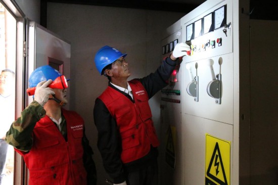 国网张北供电:党员服务队进蔬菜储藏企业送安