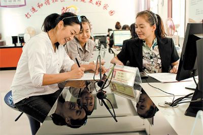 河北张家口市经开区在社区建立便民服务大厅,