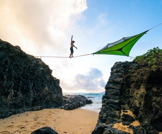 美国男子改装旧式车后怀揣旅行梦周游各地(组
