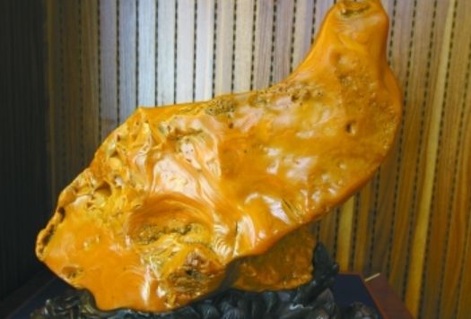 紫金玉欲抢黄龙玉风头