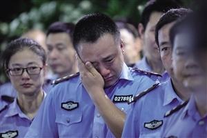 宁波交警因工程车殉职续:慈溪上千人含泪送别