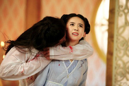 花千骨删减镜头曝光:霍建华变吸血狂魔 赵丽颖