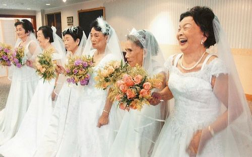 穿上婚纱的歌_动漫婚纱情侣头像