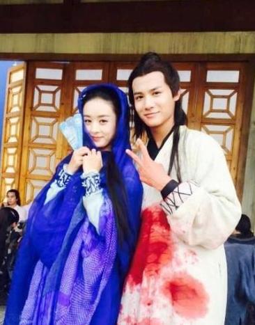 《花千骨》妖神南无月将洪荒之力传给小骨 骨