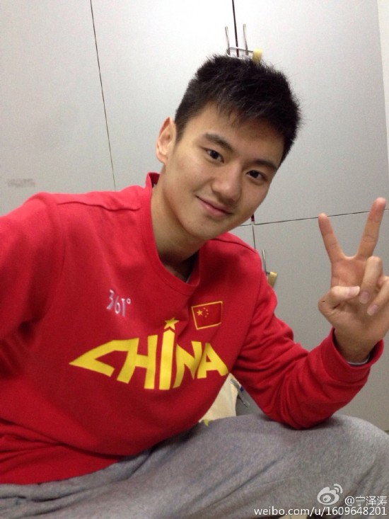 宁泽涛夺金创历史 小鲜肉海量私照阳光帅气