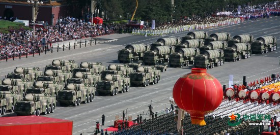 2009年国庆阅兵完整版,60周年大阅兵全过程 2009年国庆阅兵,第二炮兵核导弹方队. 乔天富摄