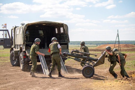 高清:中国自行迫击炮对战俄牵引小炮
