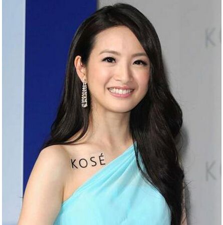 Angelababy慵懒麻花辫美美上镜 女星们都懂的