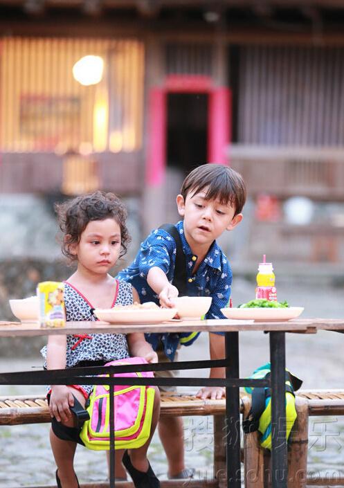 小公主霓娜被妹控宠上天 盘点娱乐圈妹控哥哥