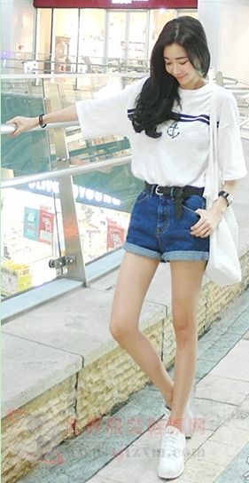 T恤+牛仔<em>短裤</em>+球鞋 夏日必须这么穿- Micro Re