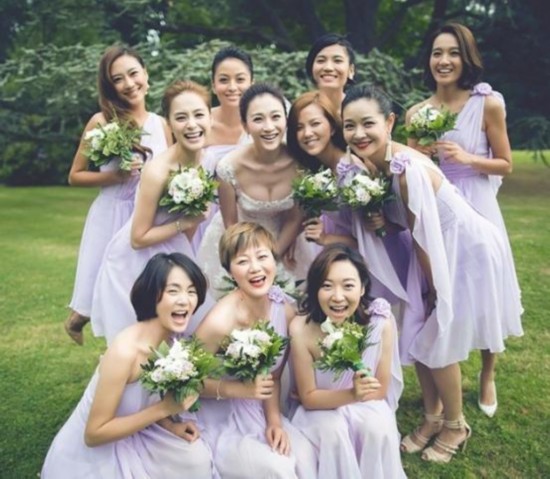 李小冉结婚 揭女星婚礼伴娘郑爽曾抢到花球