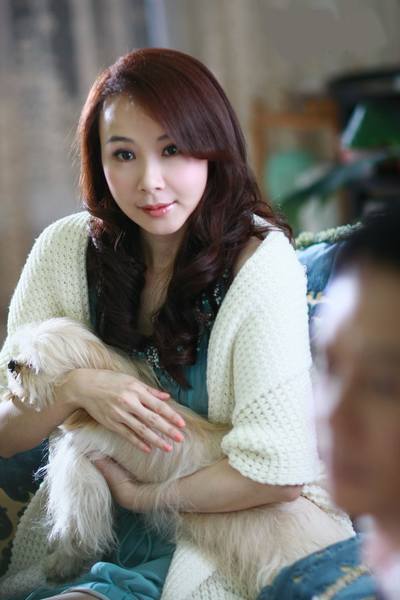 风扇大妈整容前靓照曝光 女星整容失败太吓人