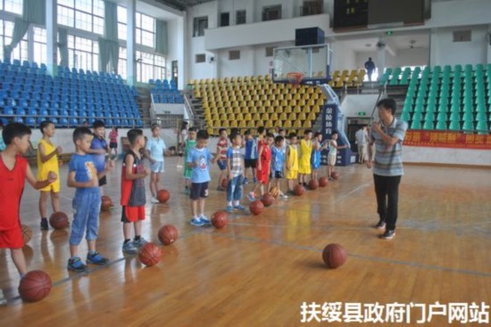 扶绥县举办2015年少年儿童暑期篮球免费培训班