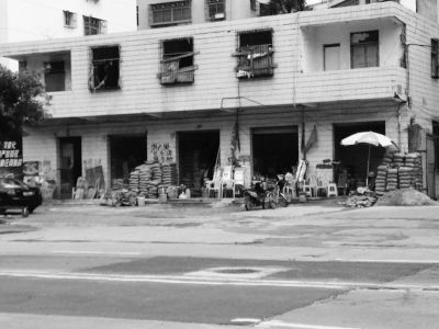 小三当街暴打原配 扬言不离婚就打死你