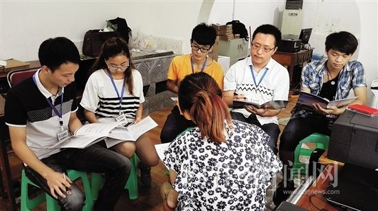 聚焦内江棚改现场 大学生志愿者在行动(图)