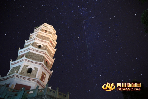 英仙座流星雨如期上演达州天文爱好者拍下奇景